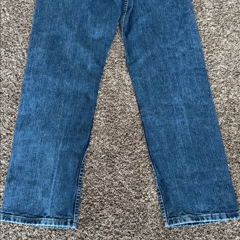Wrangler 32 x 31 Medium Wash Regular Fit - Picture 11 of 12